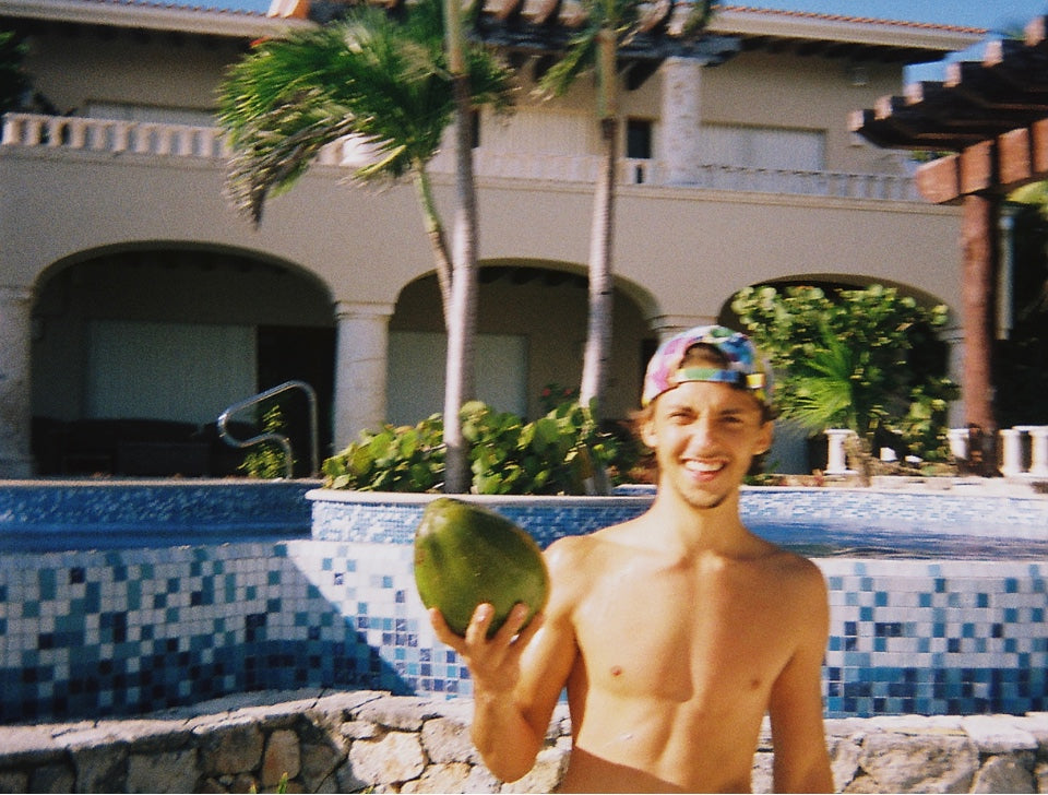 Momento poolside memory